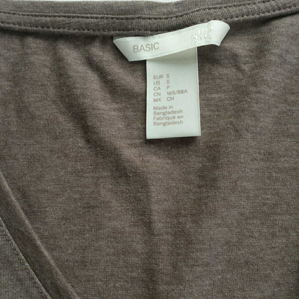 2 T-shirt Bundle Women's size Small - Picture 5 of 8